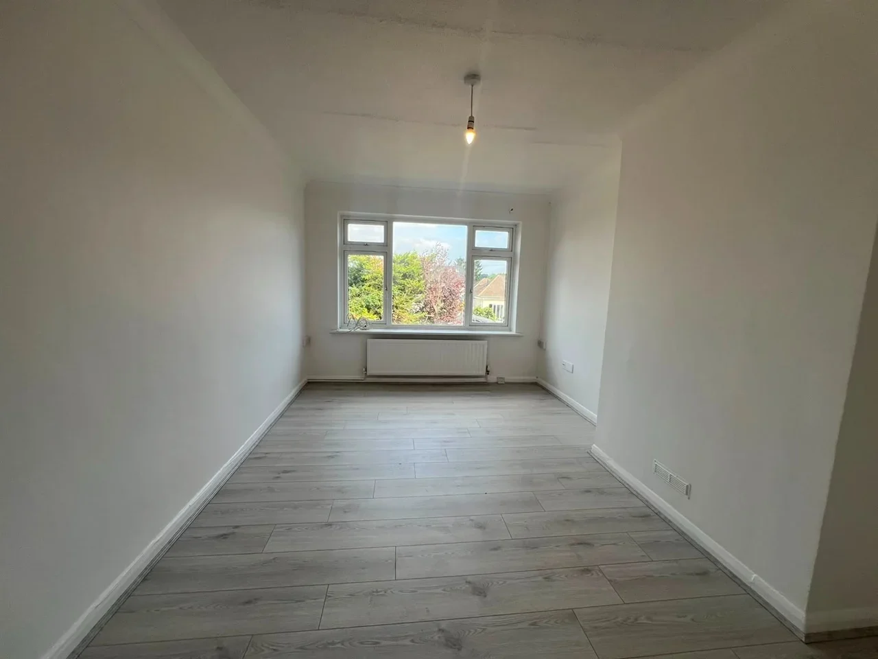 Flat Doddinghurst Road in Brentwood
