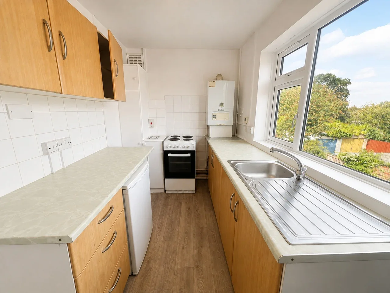 Flat Doddinghurst Road in Brentwood