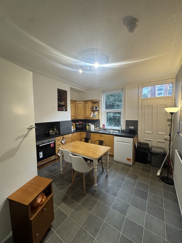 Room Back Newport Gardens in Leeds