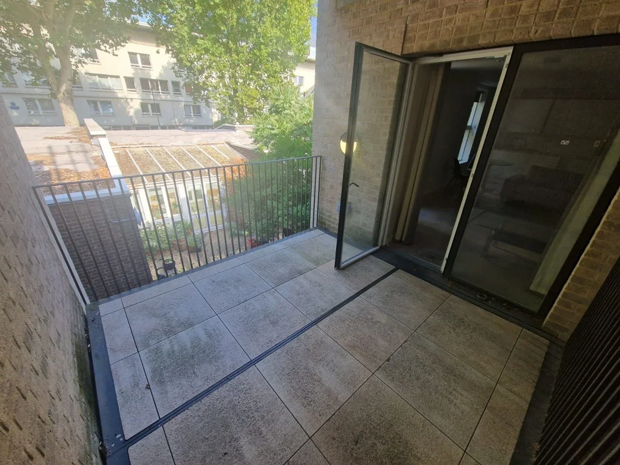 Flat Havannah Street in Greater London