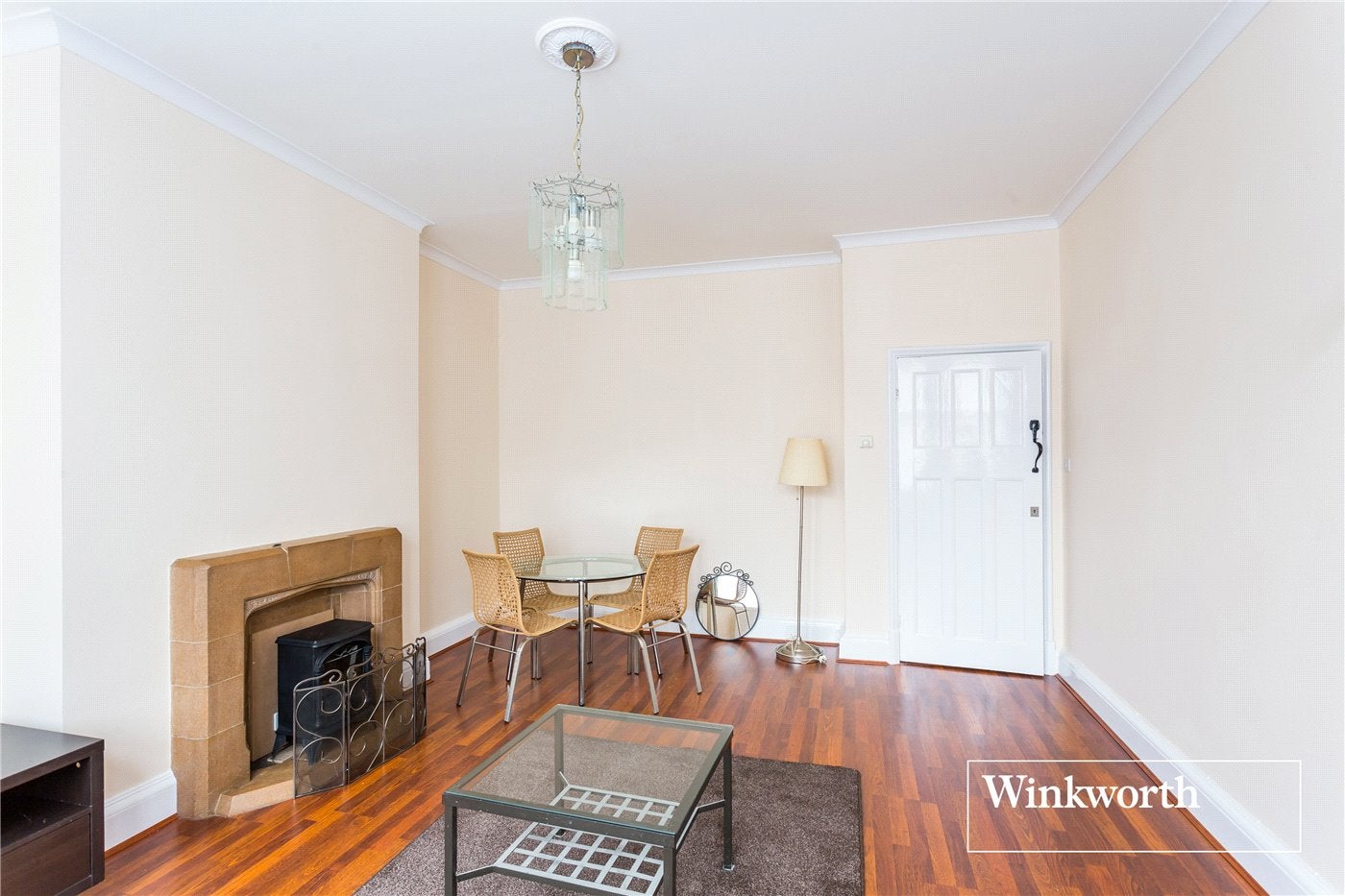 Flat Hendon Lane in Greater London