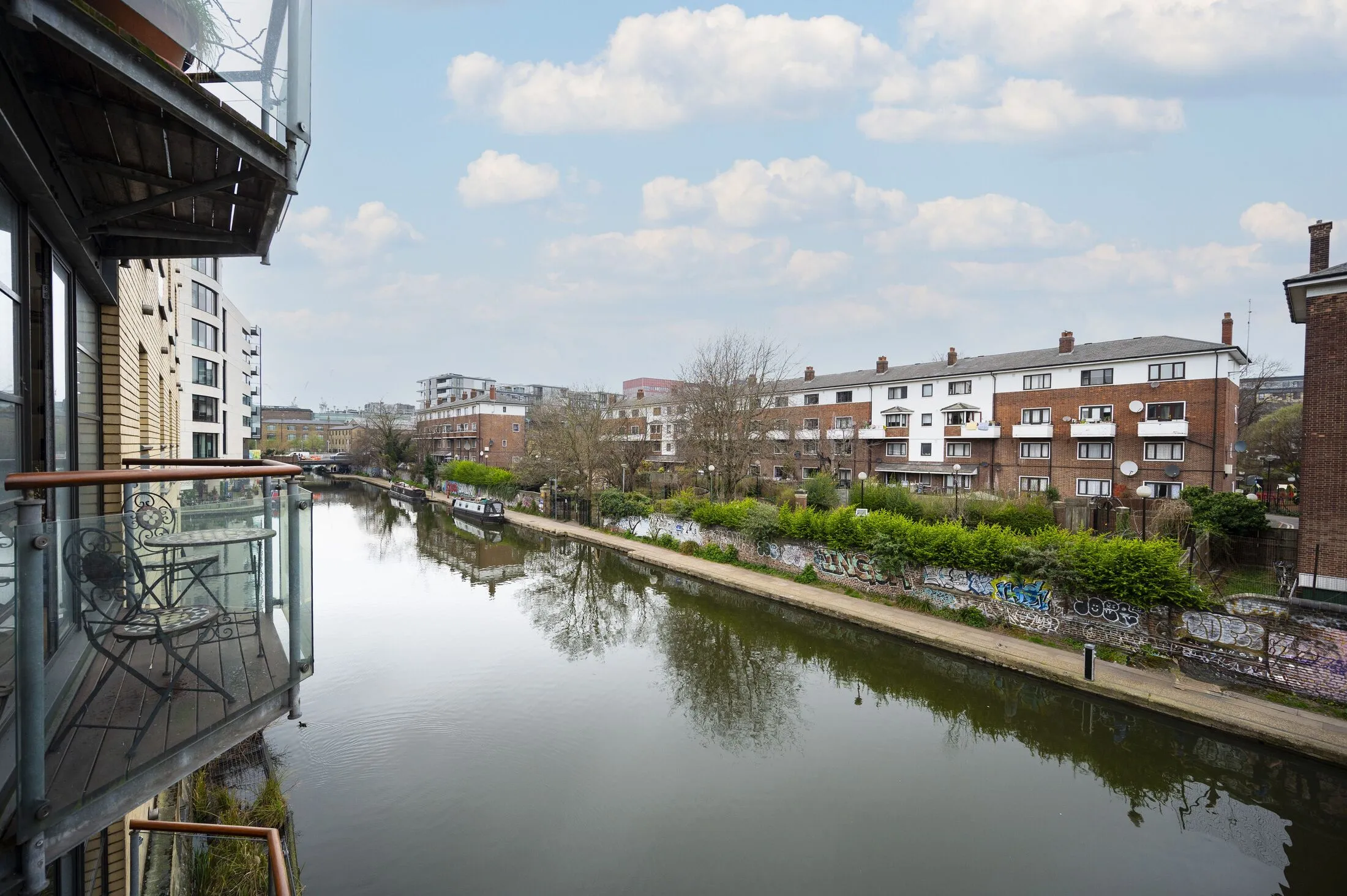 Flat New Wharf Road in Greater London