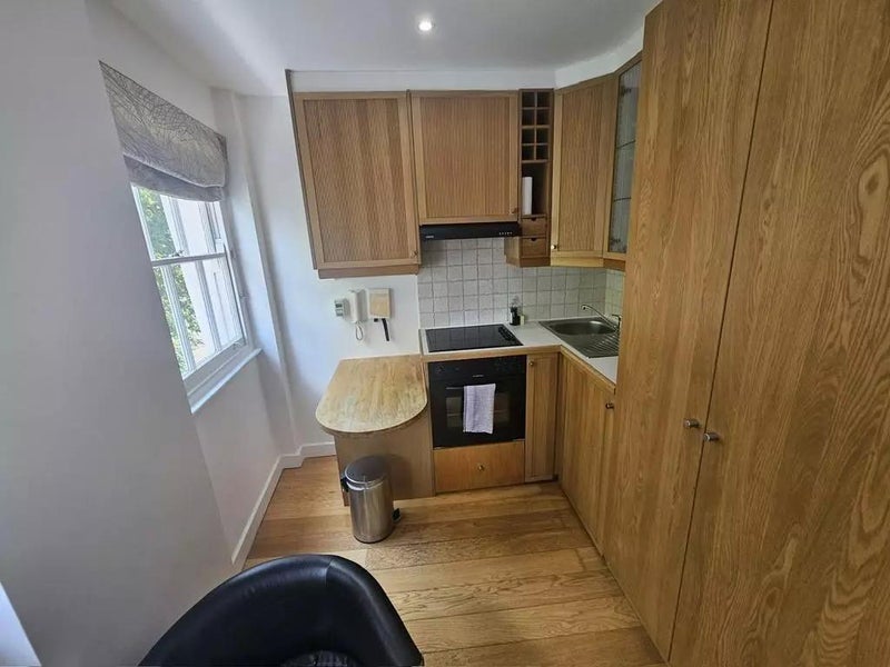 Room Leigh Street in Greater London