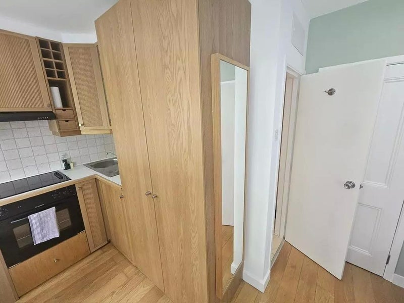 Room Leigh Street in Greater London