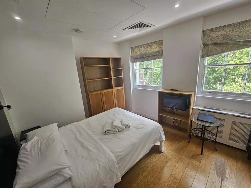 Room Leigh Street in Greater London
