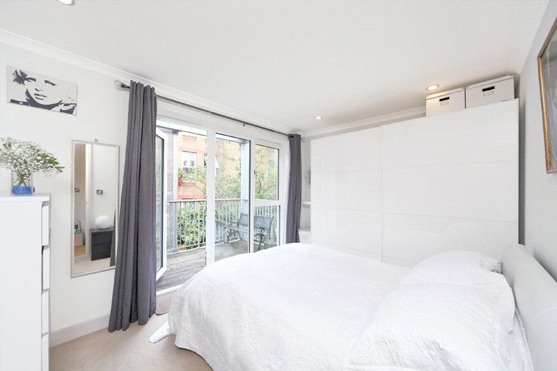 Flat Trinity Mews in Greater London