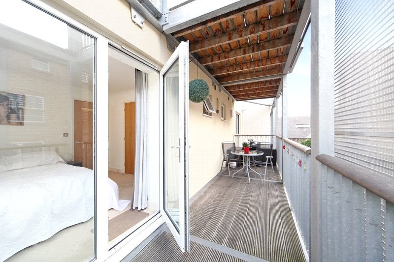 Flat Trinity Mews in Greater London