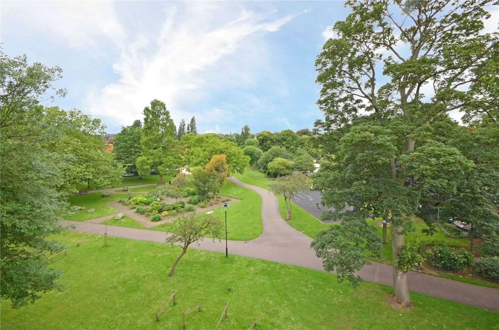 Flat Hemstal Road in Greater London