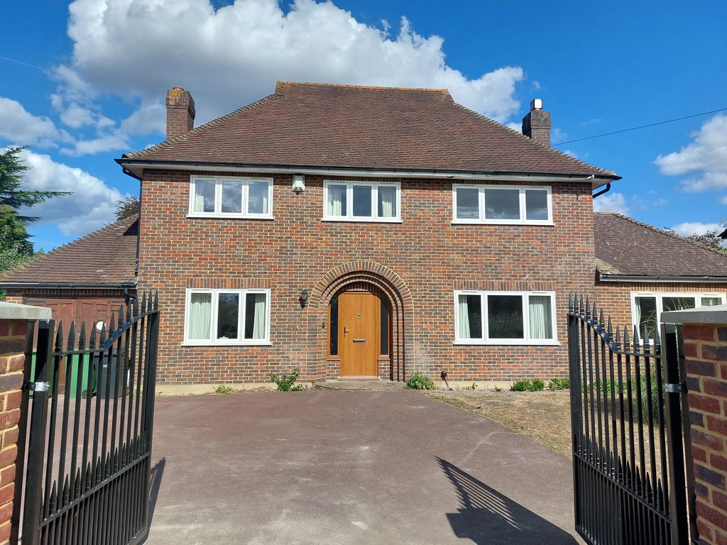 House Woodfield Lane in Mole Valley
