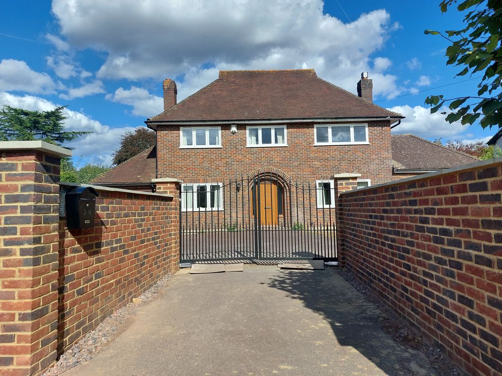 House Woodfield Lane in Mole Valley