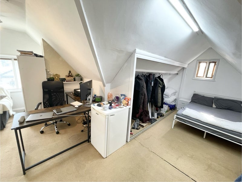 Room Beech House Road in Greater London