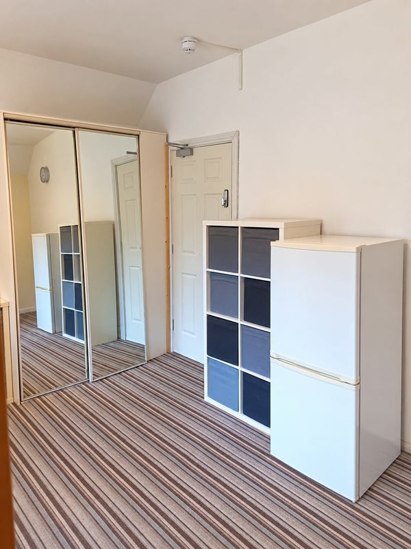 Room Beech House Road in Greater London