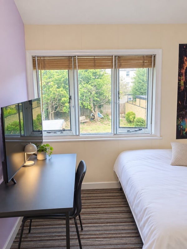 Room Beech House Road in Greater London