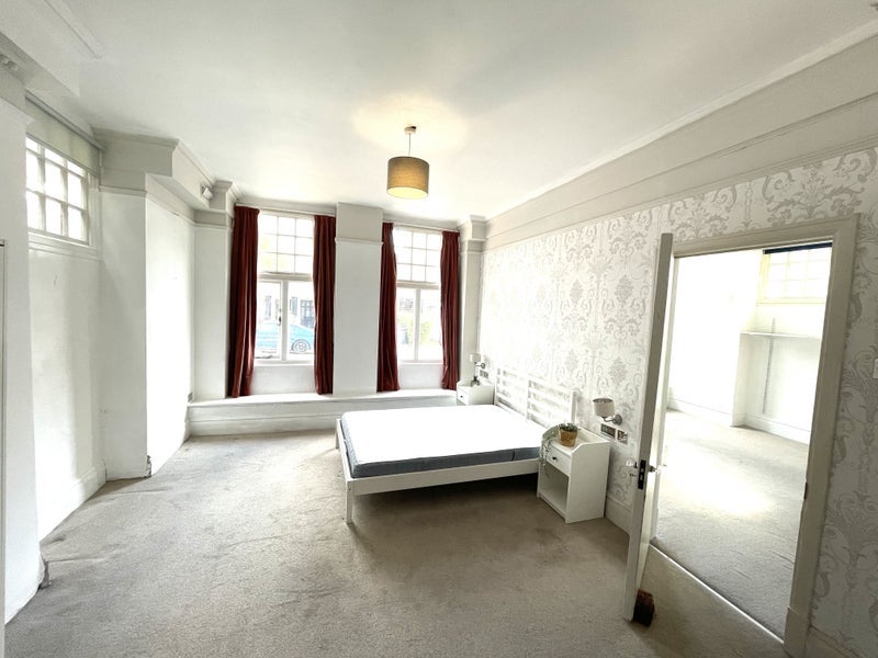 Room Beech House Road in Greater London