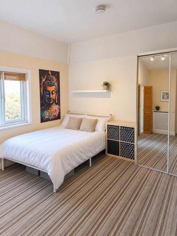 Room Beech House Road in Greater London