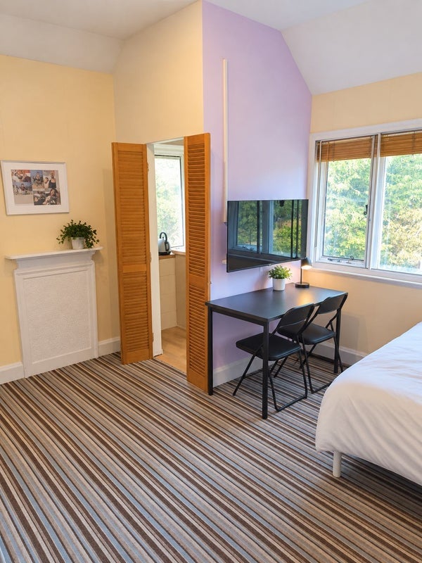Room Beech House Road in Greater London
