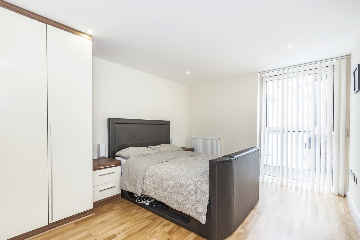 Flat Merryweather Place in Greater London