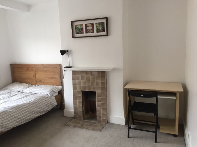 Room Markmanor Avenue in Greater London