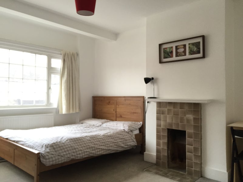 Room Markmanor Avenue in Greater London