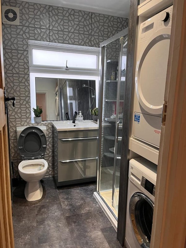 Room Markmanor Avenue in Greater London
