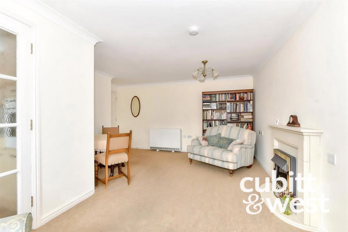 Flat Marine Parade in Arun