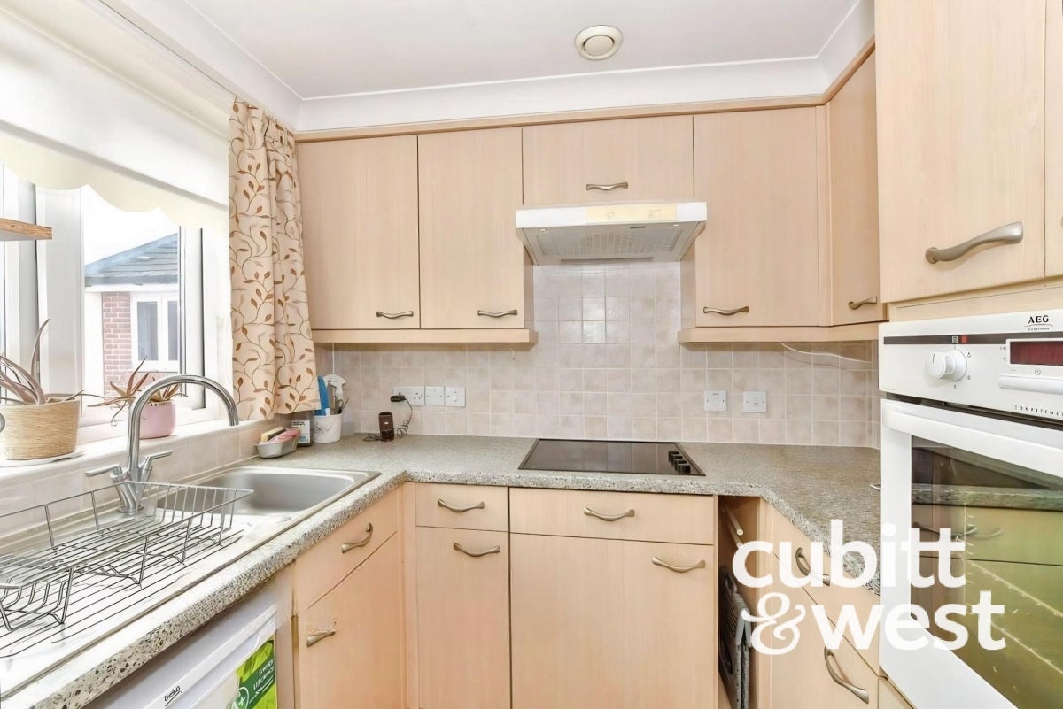 Flat Marine Parade in Arun