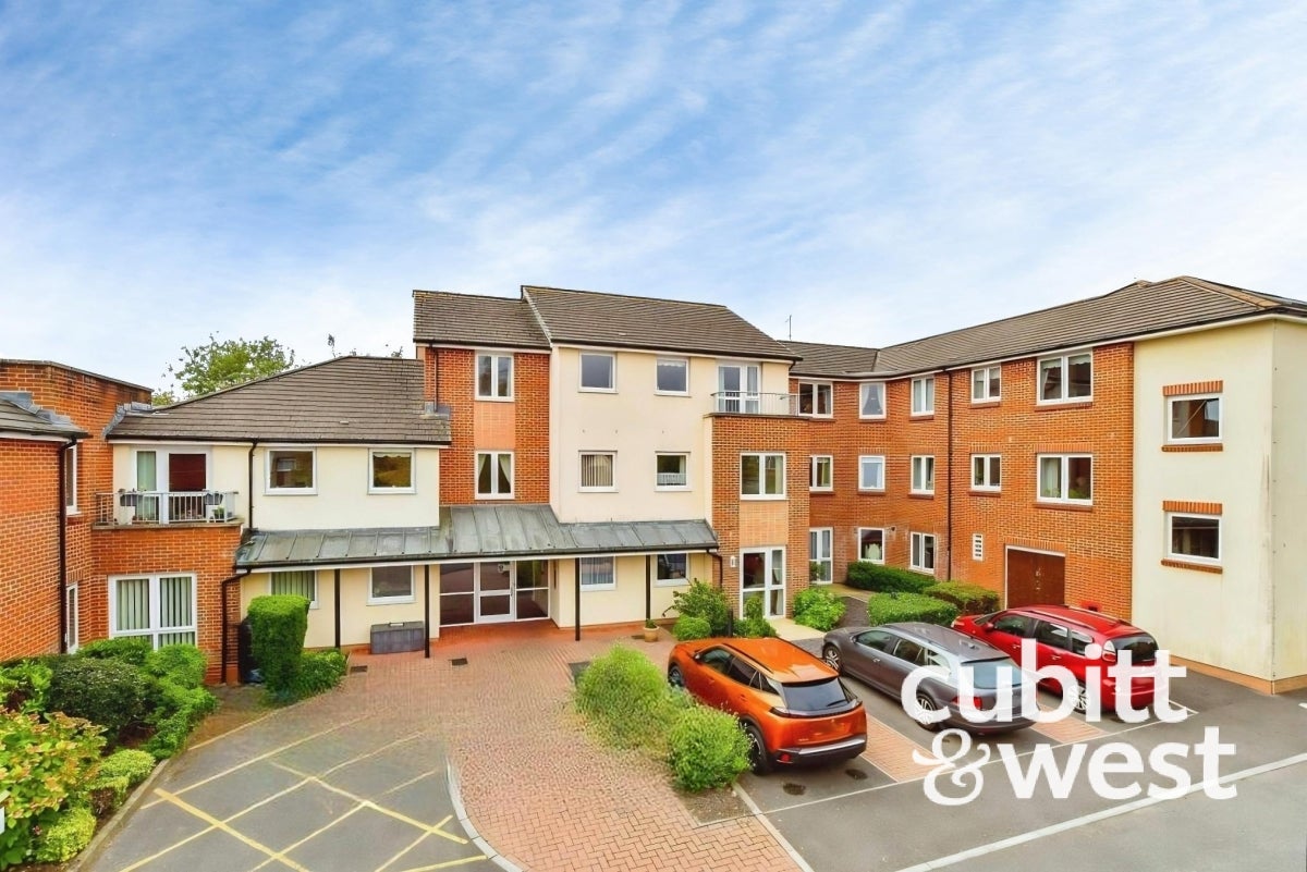 Flat Marine Parade in Arun
