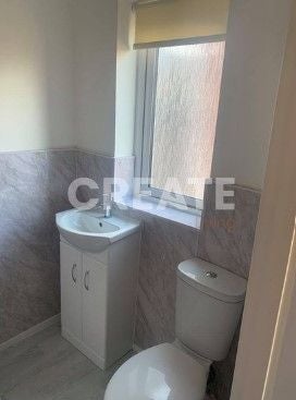 Room Earlesmere Avenue in Doncaster