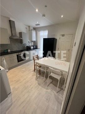Room Earlesmere Avenue in Doncaster