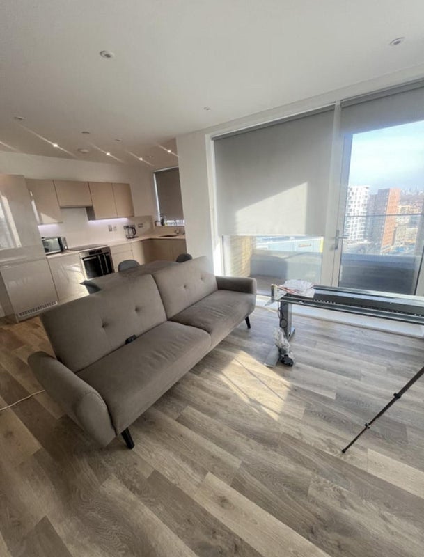 Room Bridges Court in Greater London