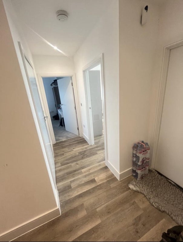 Room Bridges Court in Greater London