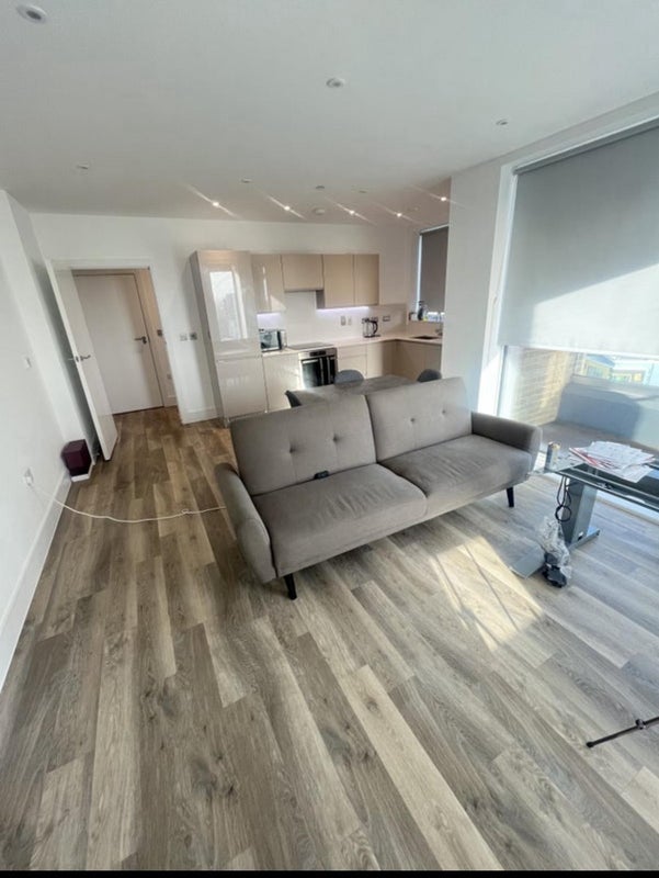 Room Bridges Court in Greater London