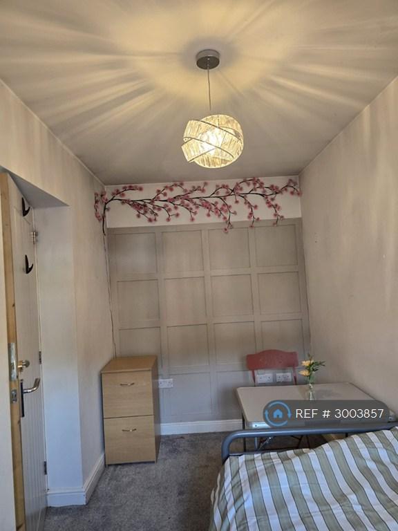 Room Sneyd Street in Stoke-on-Trent