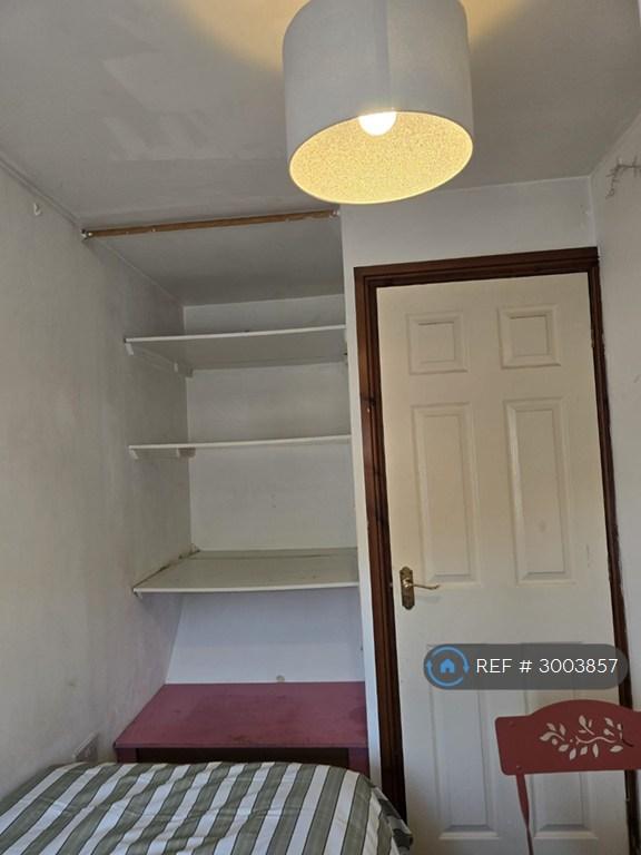Room Sneyd Street in Stoke-on-Trent