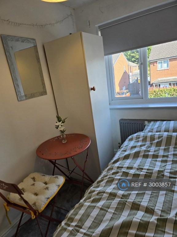 Room Sneyd Street in Stoke-on-Trent