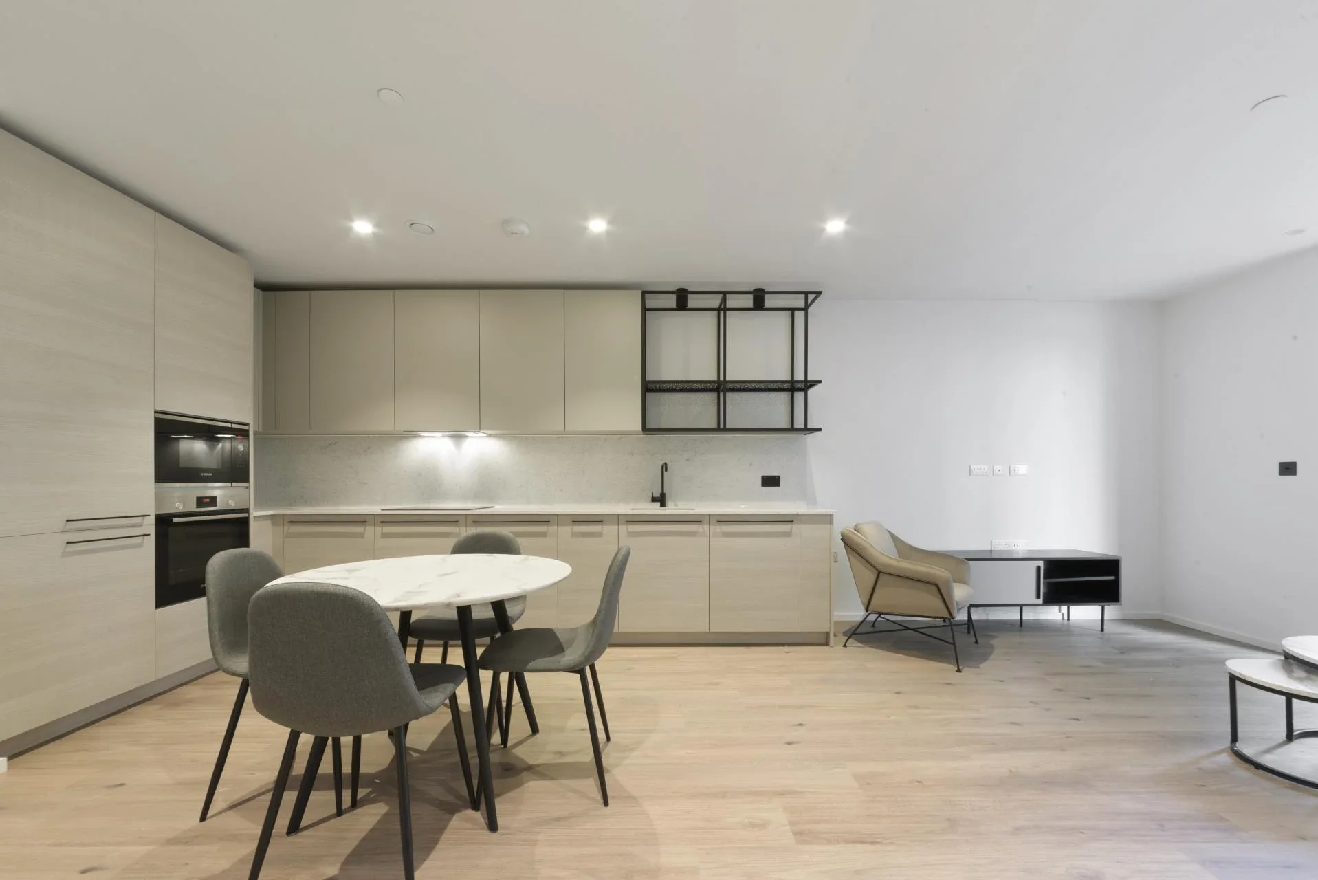 Flat Hawser Lane in Greater London
