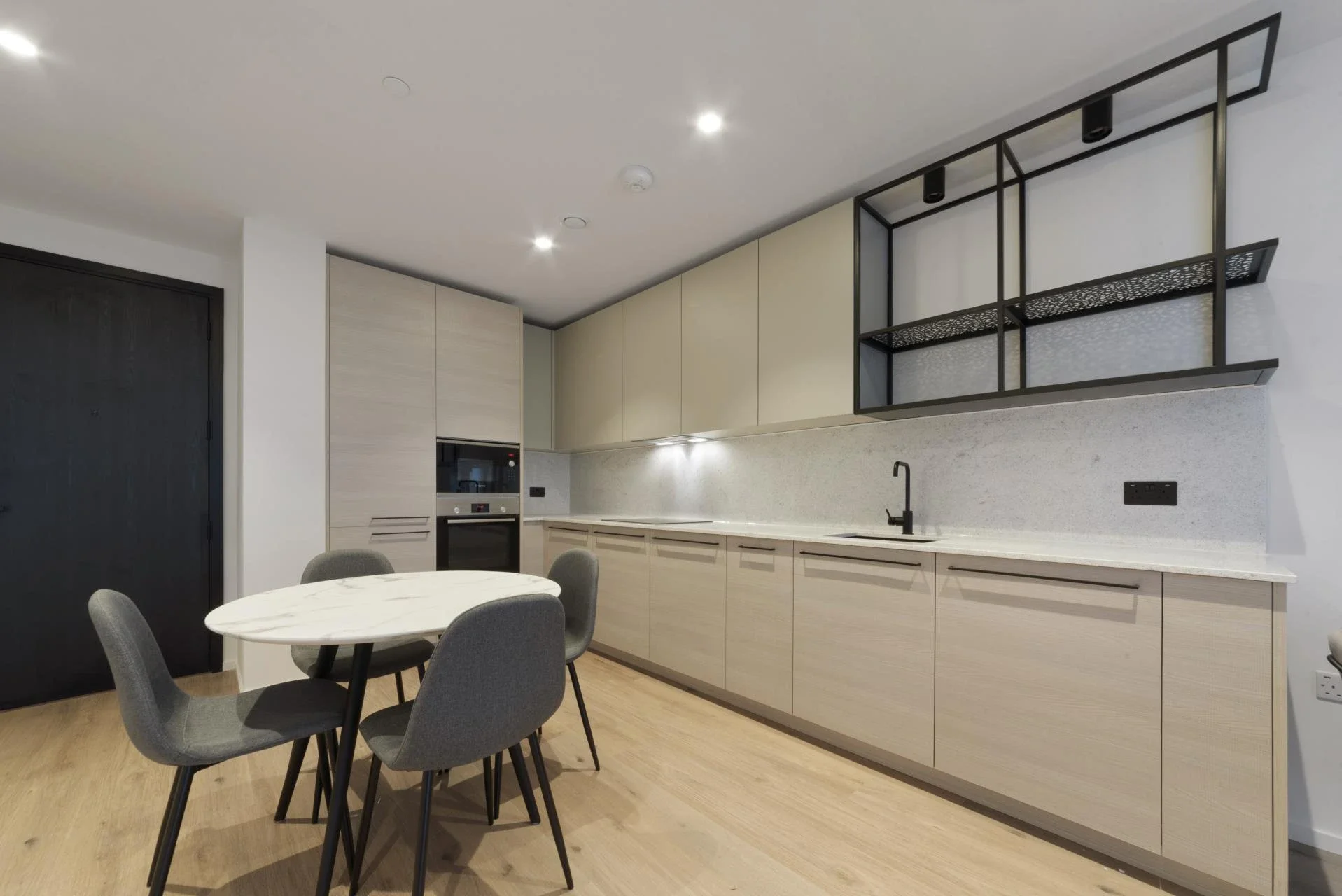 Flat Hawser Lane in Greater London