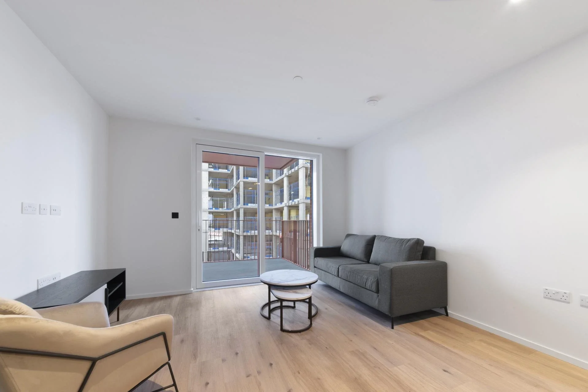 Flat Hawser Lane in Greater London