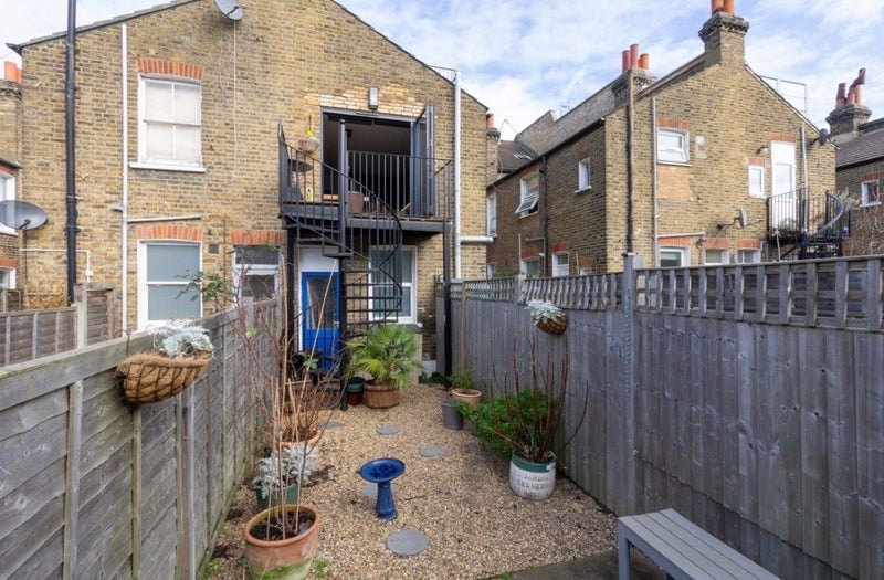 Room Glasford Street in Greater London