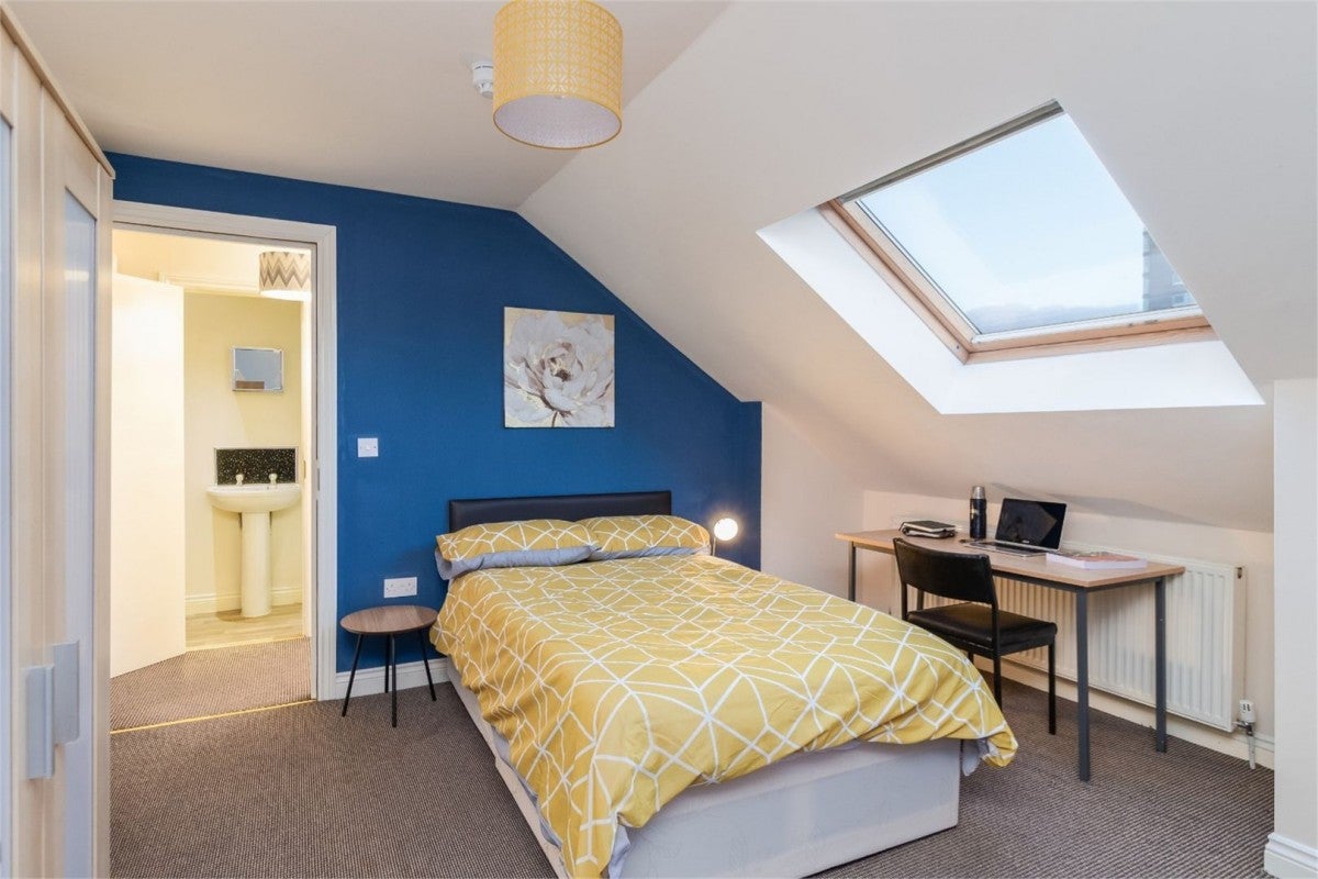 Room Roker Avenue in Sunderland
