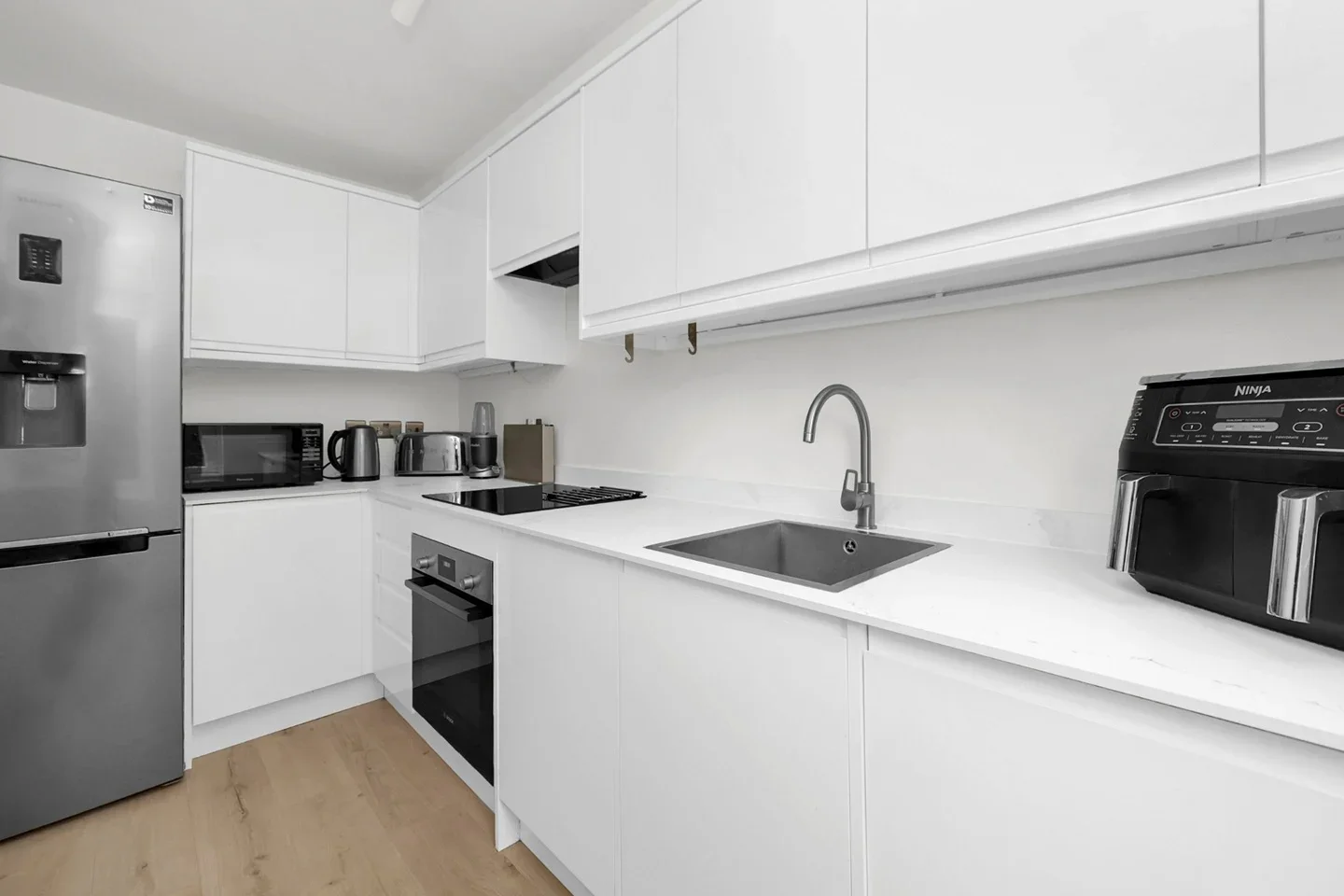 Flat Cartwright Street in Greater London
