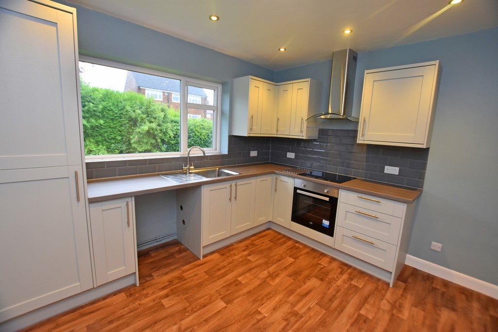Flat Lowdale Avenue in Scarborough