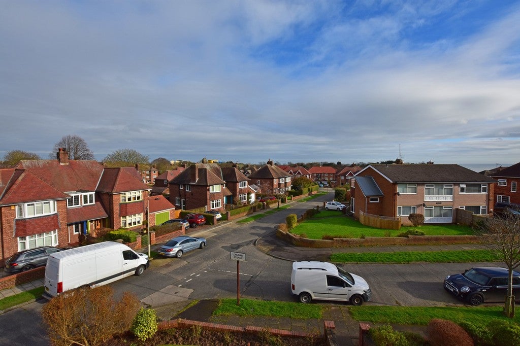 Flat Lowdale Avenue in Scarborough
