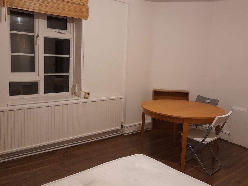 Room Lewis Street in Greater London