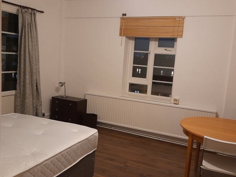 Room Lewis Street in Greater London