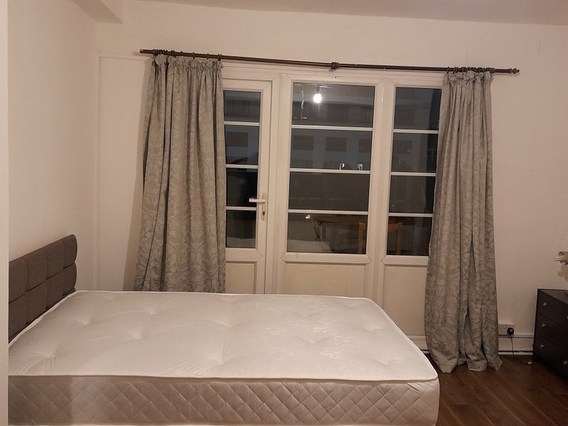 Room Lewis Street in Greater London