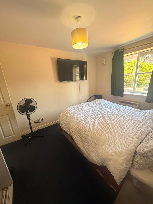 Room Armoury Road in Greater London