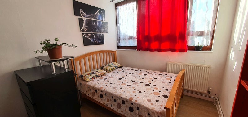 Room Crondall Street in Greater London