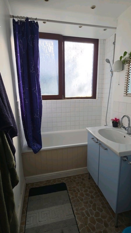 Room Crondall Street in Greater London