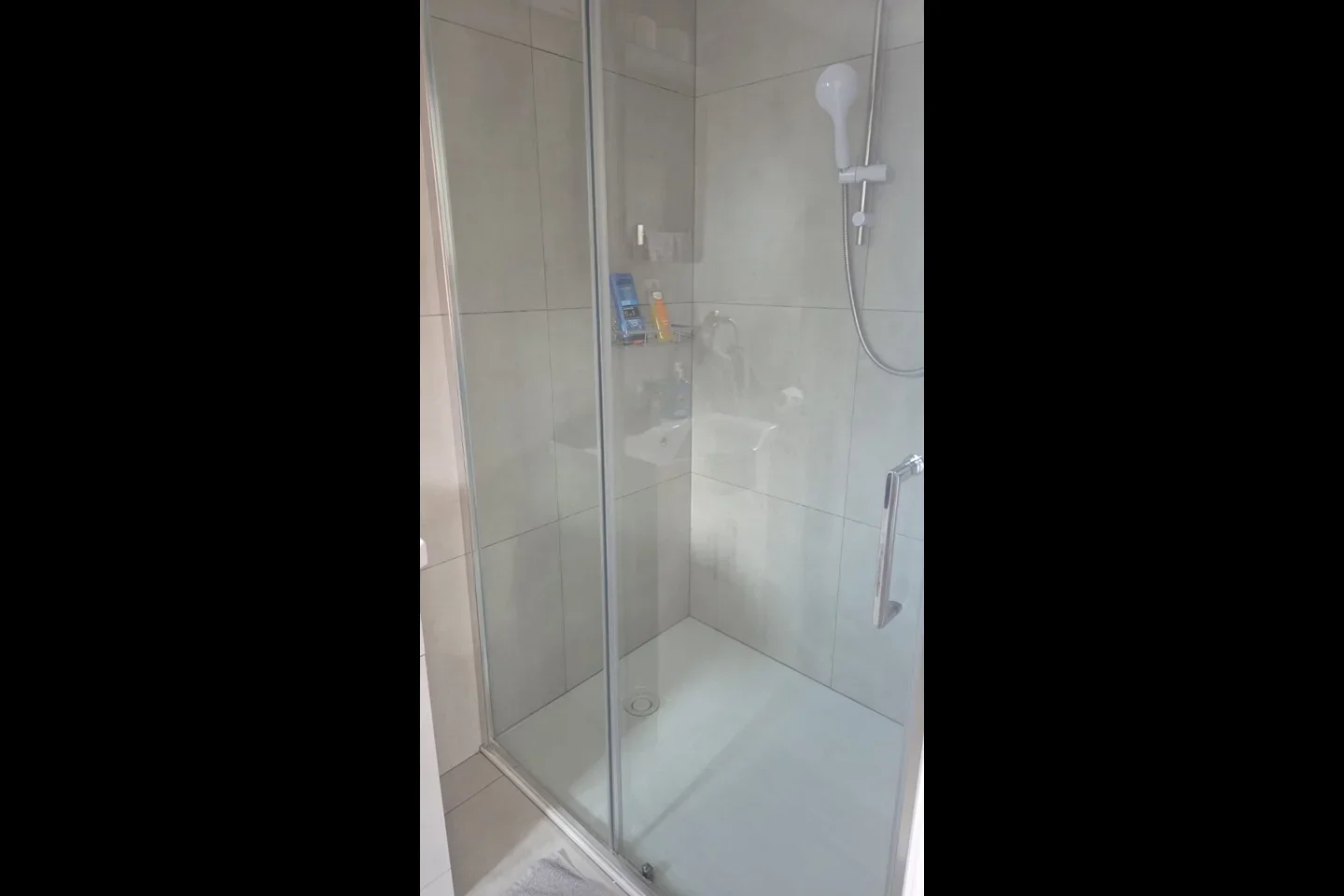 Flat Golders Green Road in Greater London